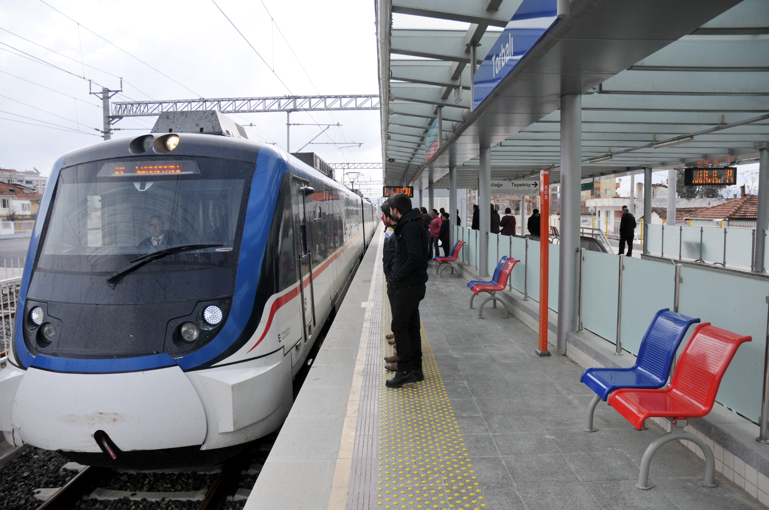 Torbalı İZBAN istasyonunda tren