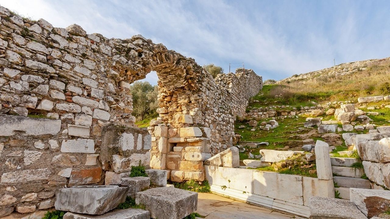 Metropolis Antik Kenti kalıntıları
